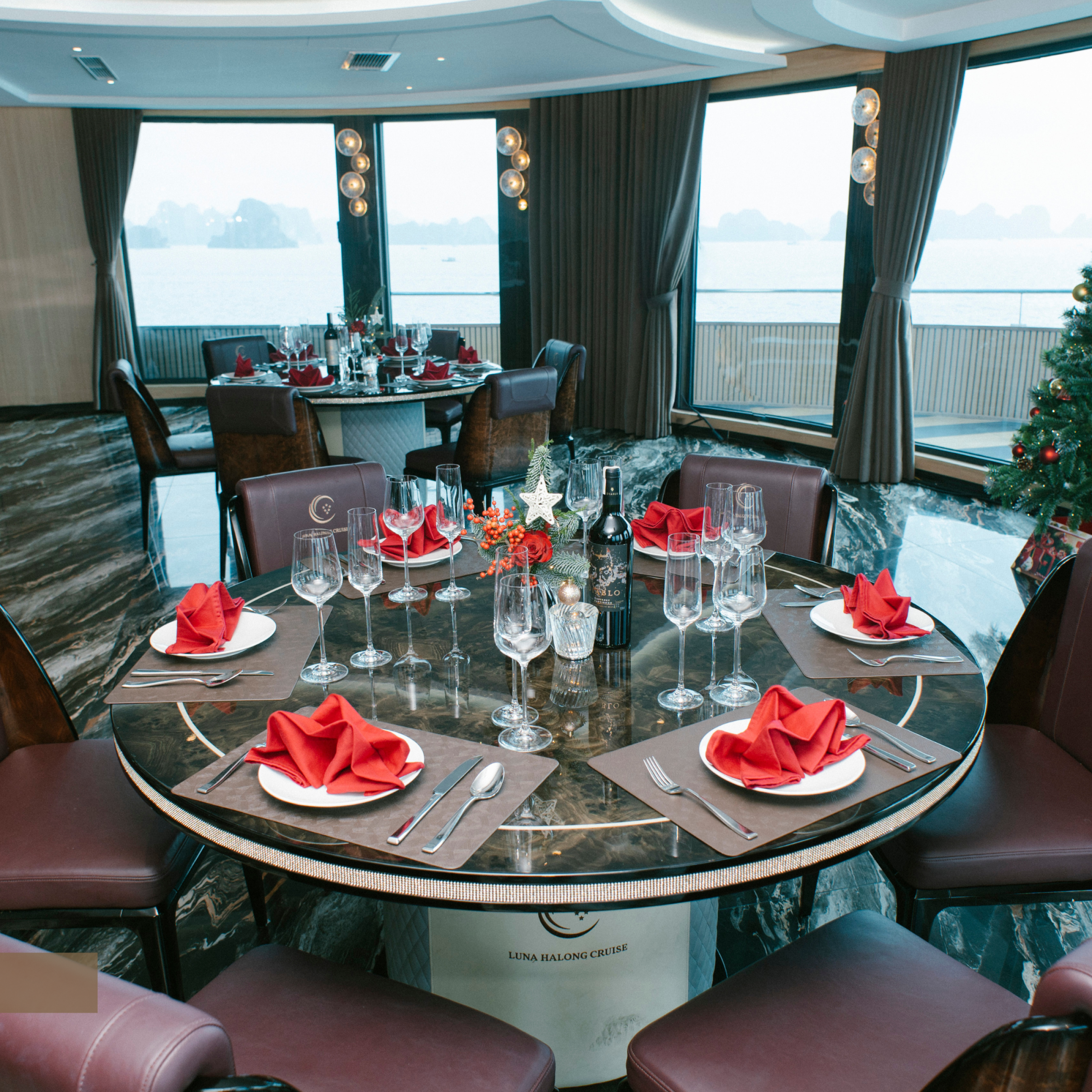 Ha Long Bay Luxury Day Cruise – Luna Ha Long