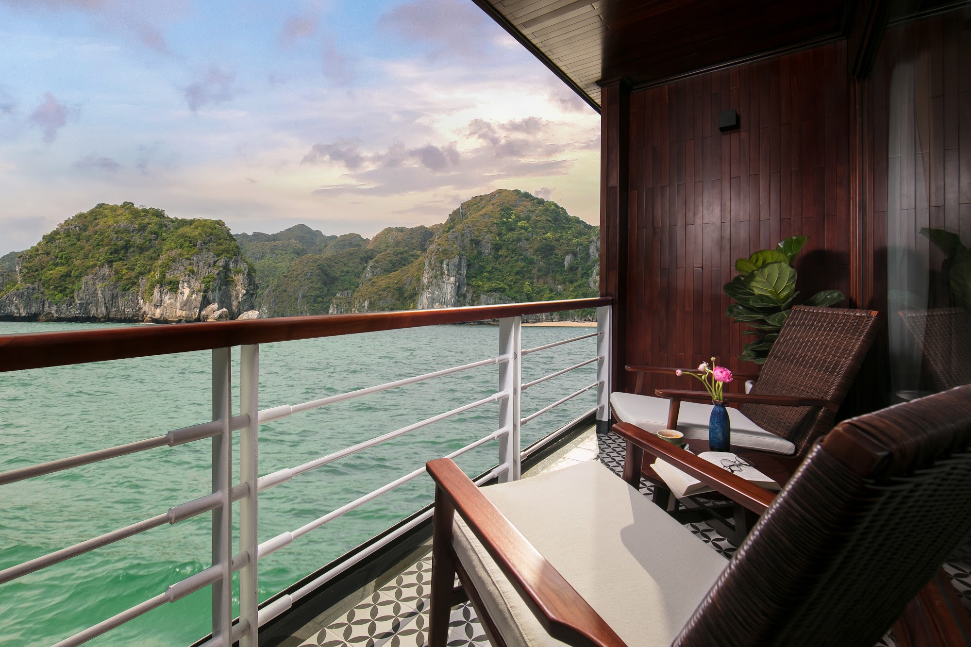 Lan Ha Bay 2 Days 1 Night Cruise – Heritage Cruises
