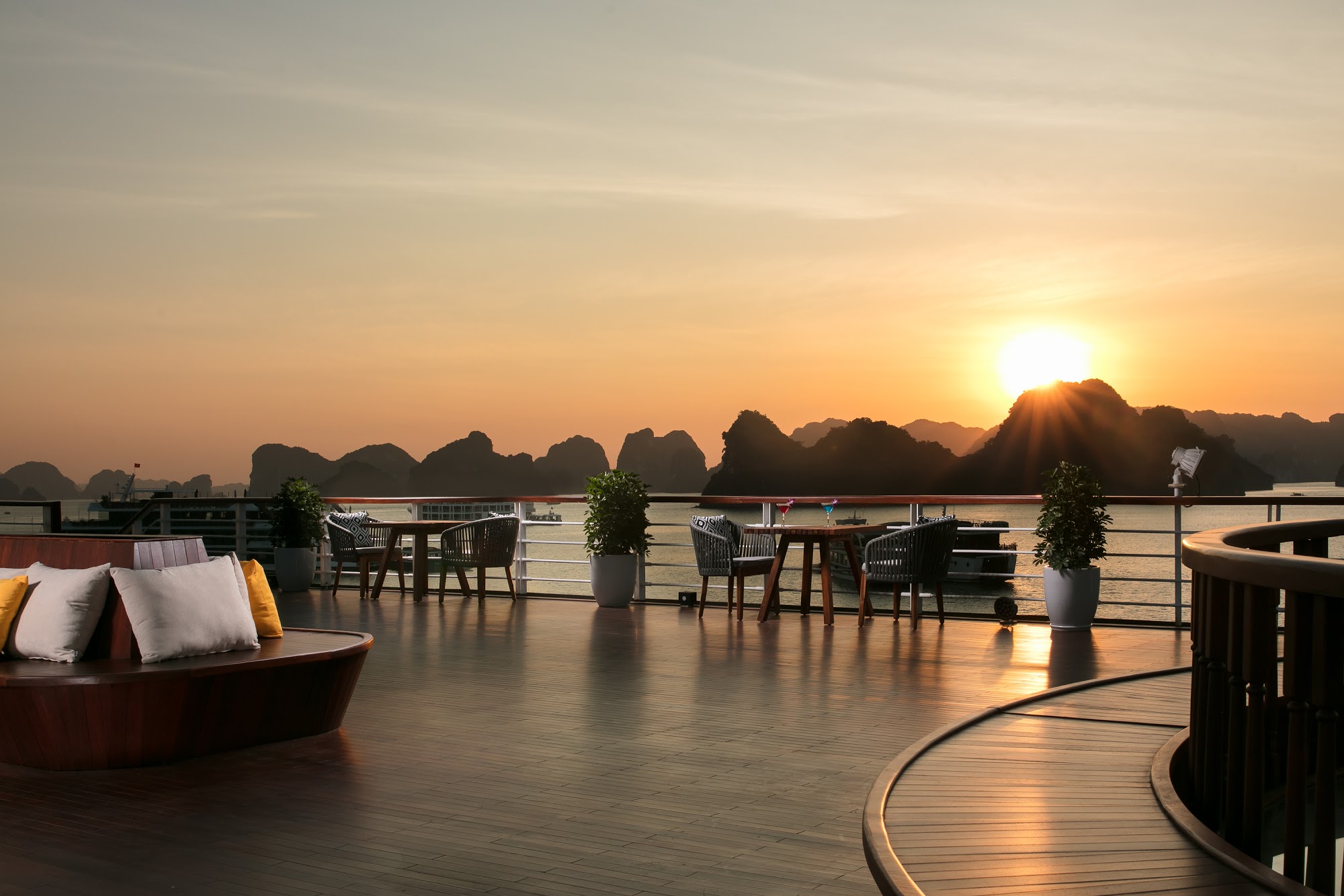 Lan Ha Bay 2 Days 1 Night Cruise – Heritage Cruises