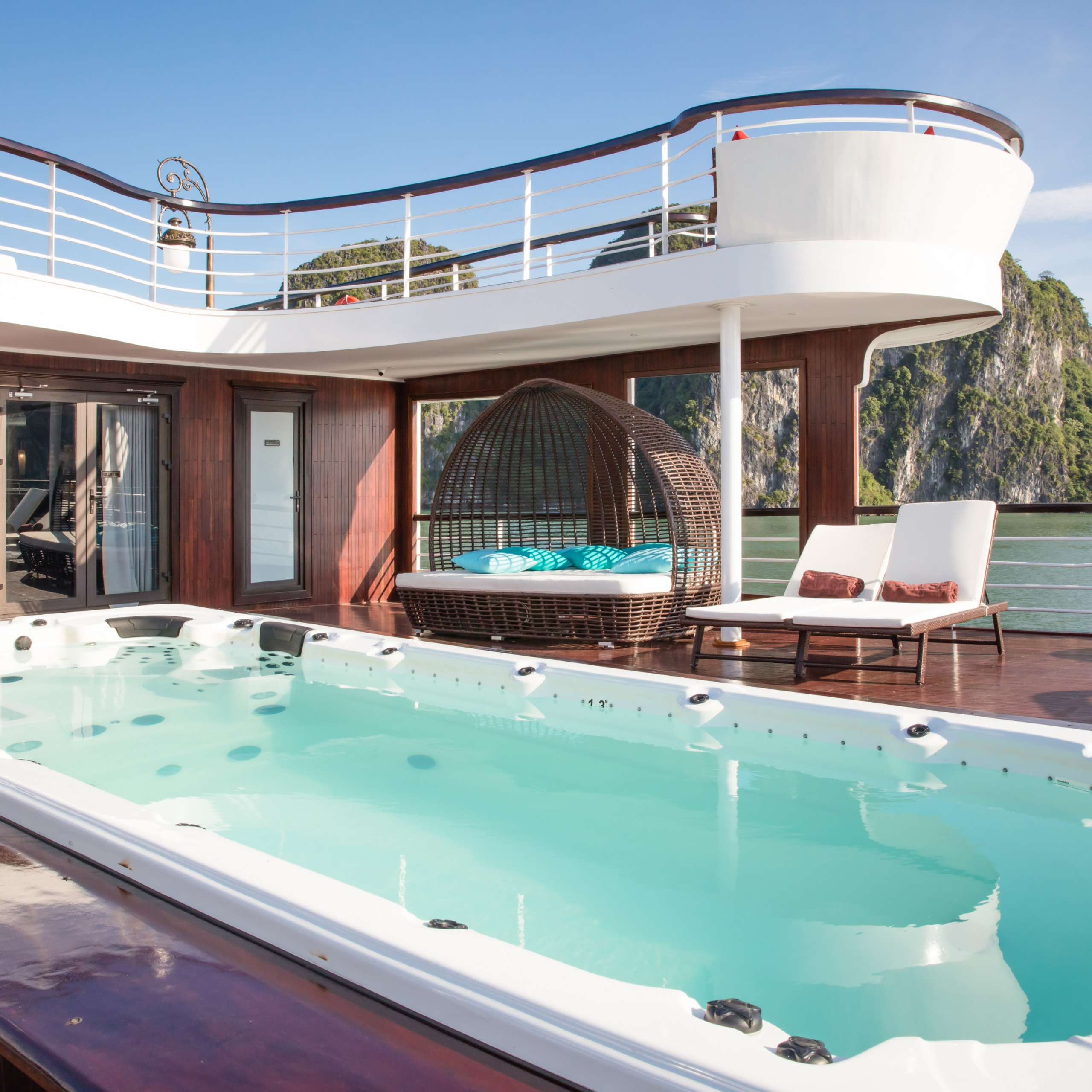 Ambassador Cruise Ha Long Bay – Luxury 2 Days 1 Night Cruise