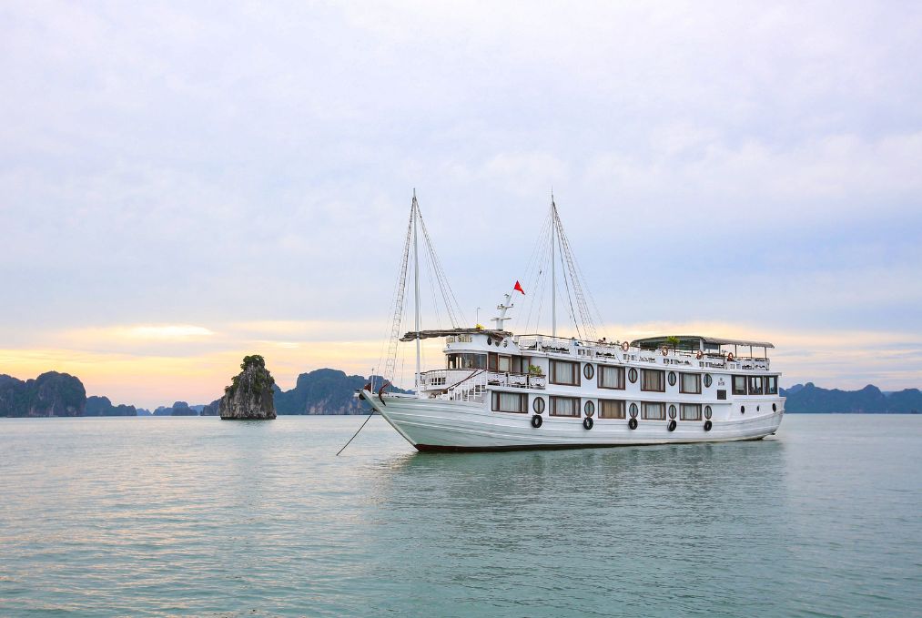 Oriental Sails – Ha Long Bay 2 Days 1 Night Wooden Cruise