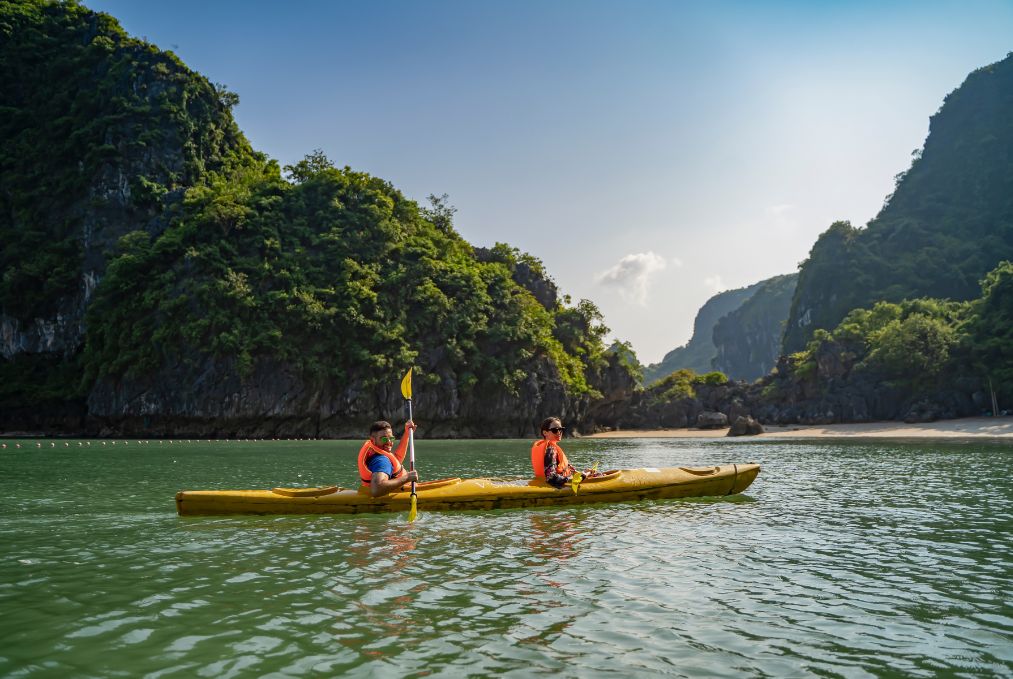 Hera Classic Boutique Cruise – Ha Long Bay 2 Days 1 Night