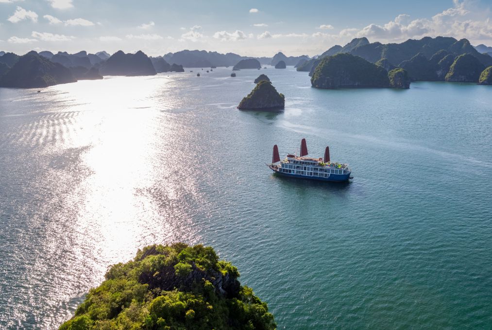 Verdure Lotus Classic Cruise – Lan Ha Bay 2 Days 1 Night