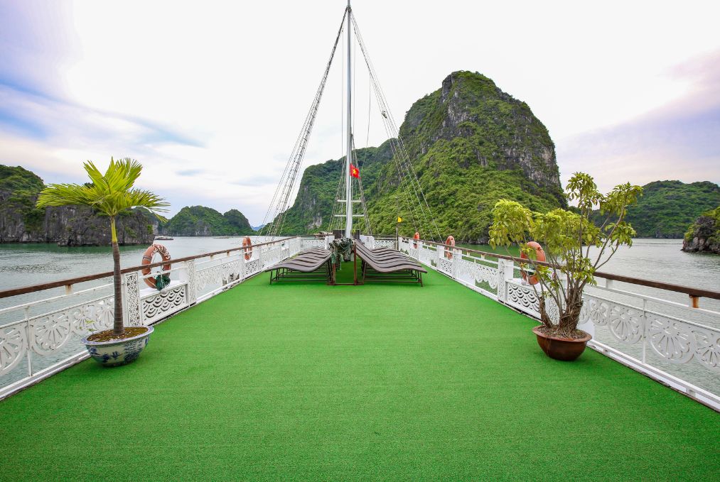 Oriental Sails – Ha Long Bay 2 Days 1 Night Wooden Cruise