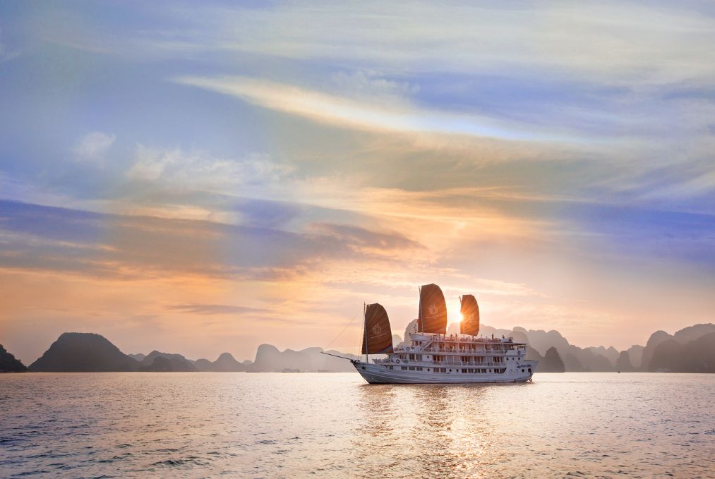 Hera Classic Boutique Cruise – Ha Long Bay 2 Days 1 Night