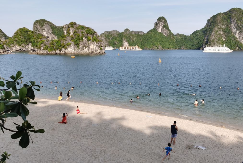 Hera Classic Boutique Cruise – Ha Long Bay 2 Days 1 Night