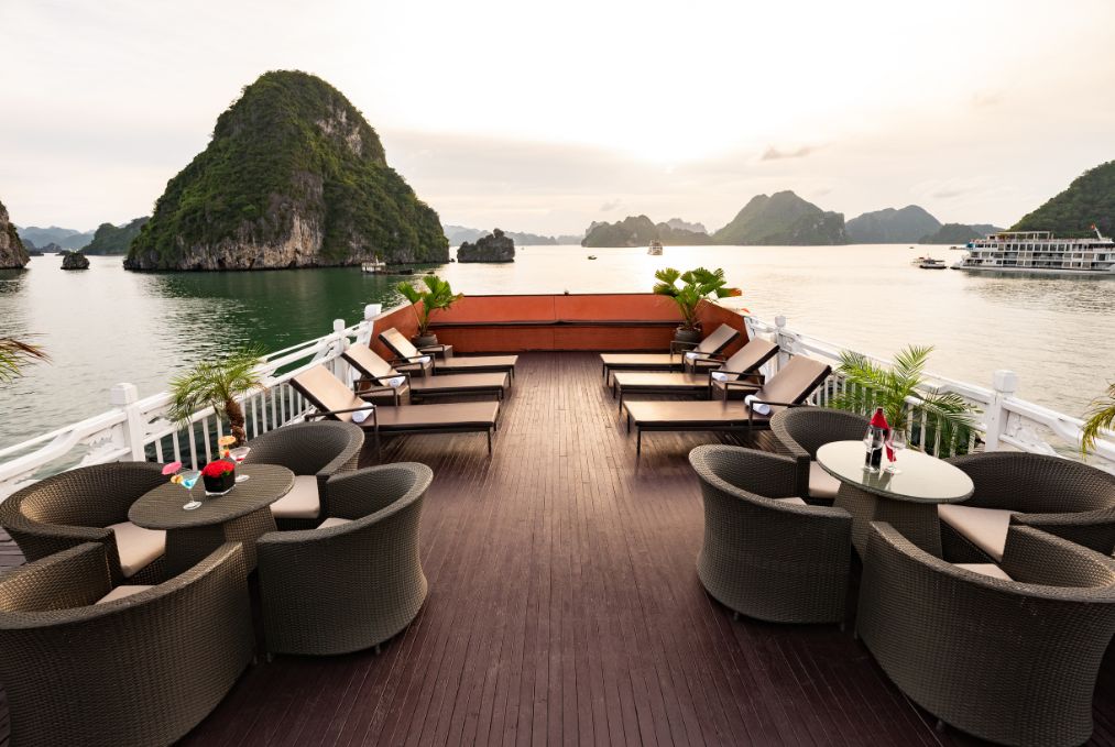 Hera Classic Boutique Cruise – Ha Long Bay 2 Days 1 Night