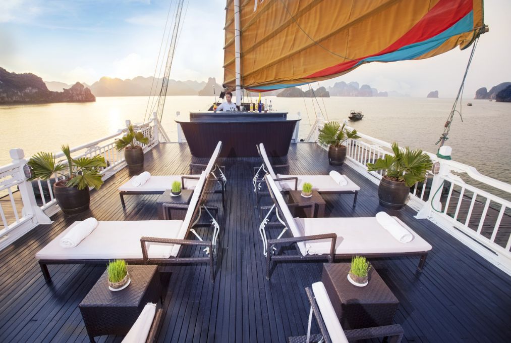 Hera Classic Boutique Cruise – Ha Long Bay 2 Days 1 Night