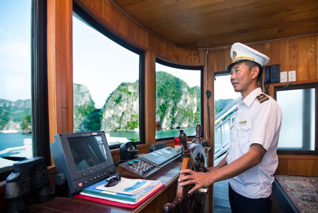 Hera Classic Boutique Cruise – Ha Long Bay 2 Days 1 Night