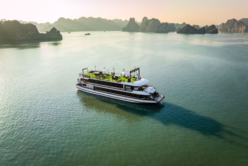 Ambrose Cruise – Ha Long Bay Day Cruise 5 Star